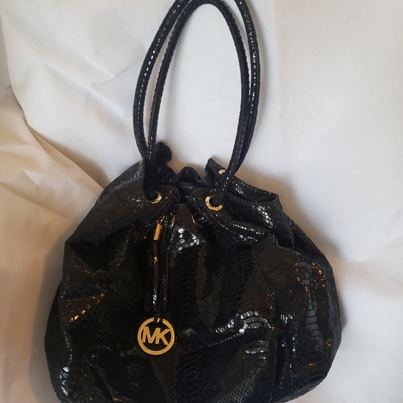 Michael Kors Black Snake Skin Hobo Large like new - Picture 3 of 10